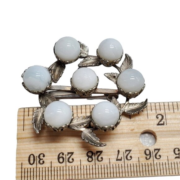Vtg Milk Glass Floral Wreath Brooch Opalescent White Glass Pearls and Leaves - Picture 7 of 7